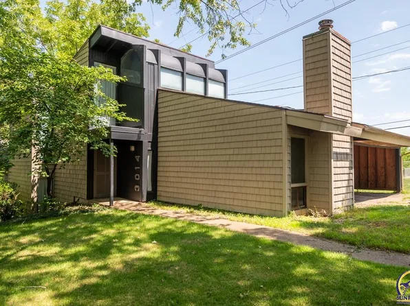 3014 SW Eveningside Dr, Topeka, KS 66614