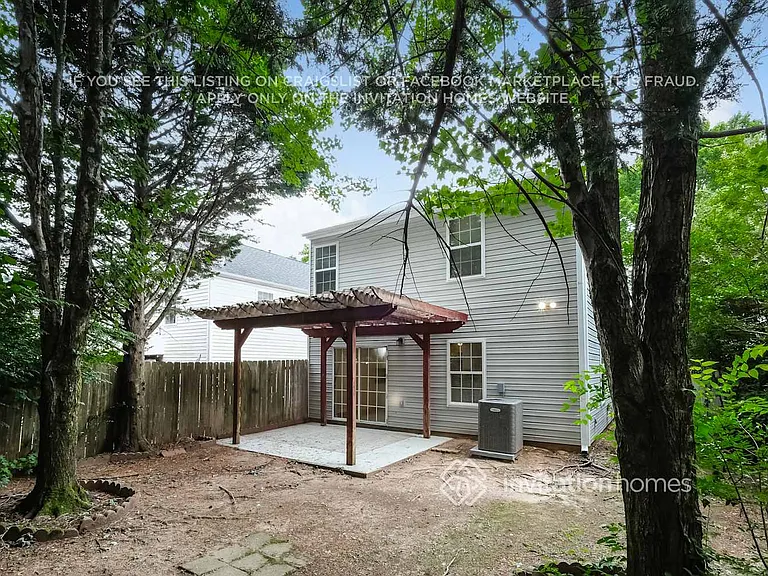 2235 Lexington Ln — Photo 17