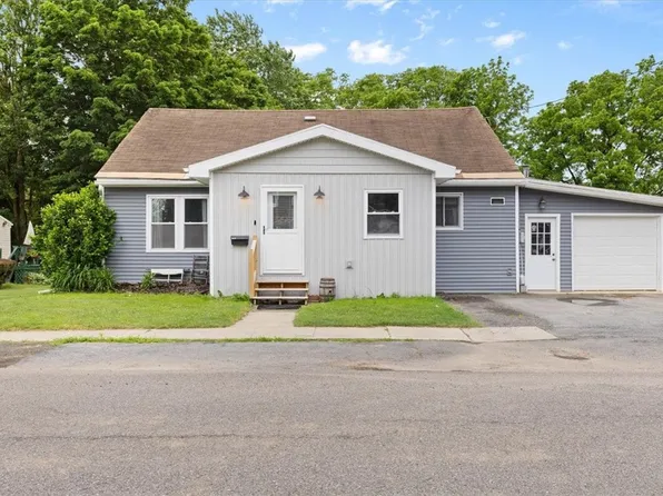 54 Montezuma St, Lyons, NY 14489