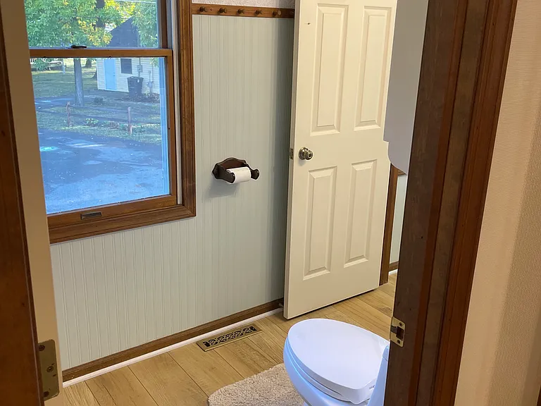 2110 Midlake Dr — Photo 20