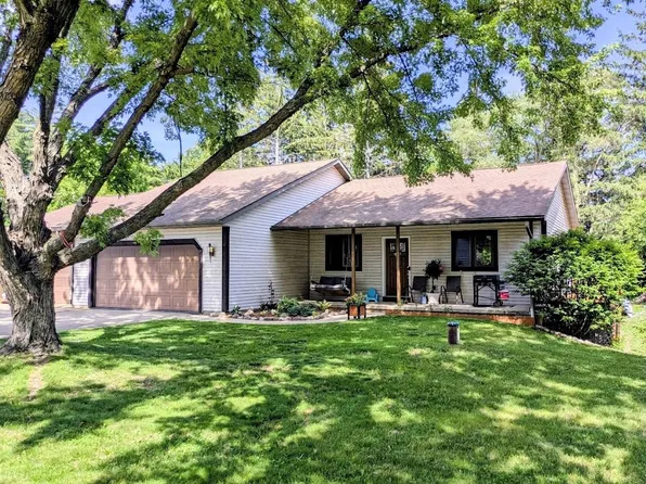 N7590 Island Dr, Pardeeville, WI 53954