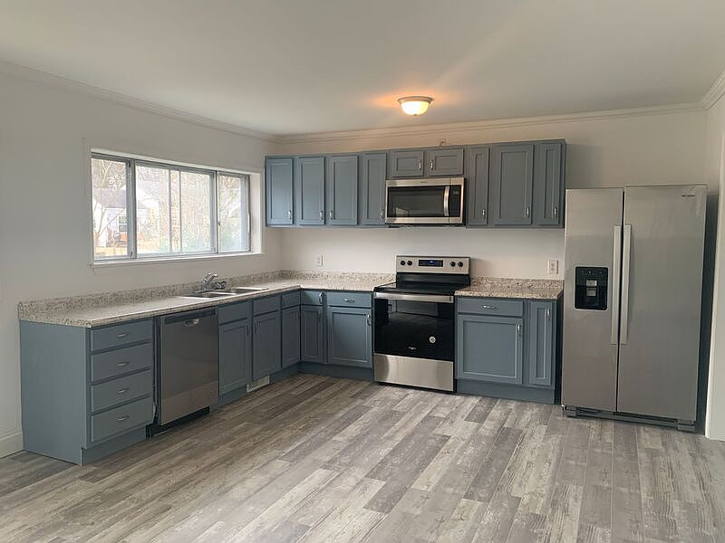 1st image of 219 Lakeview Dr