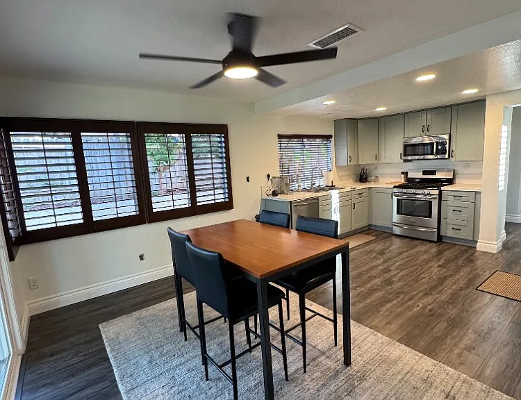 1216 Woodview Dr — Photo 4
