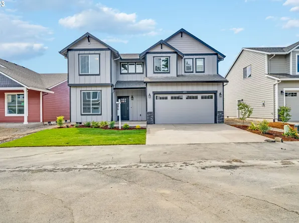 423 S 8th St, Carlton, OR 97111