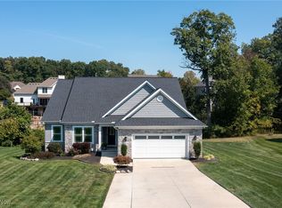 9675 E Northwood Dr, Olmsted Falls, OH 44138