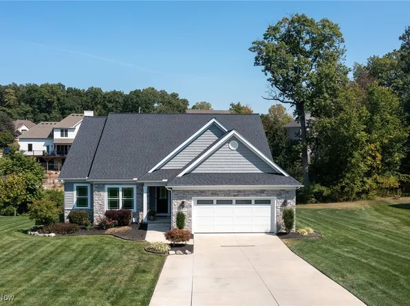 9675 E Northwood Dr, Olmsted Falls, OH 44138