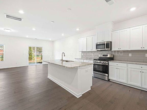 5th image of 2881 Yeager Dr NW