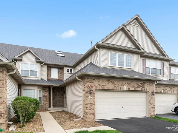 19 Oak Creek Ct #19, North Aurora, IL 60542