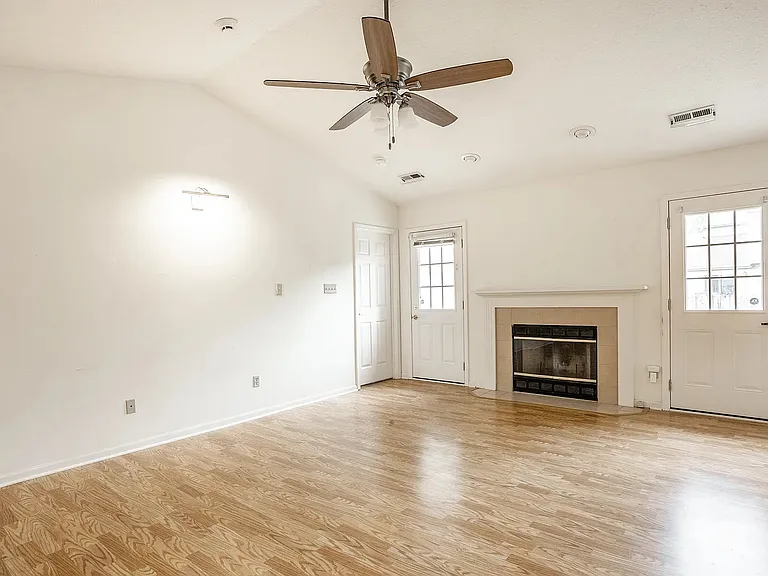 1911 Maple Park Dr — Photo 12