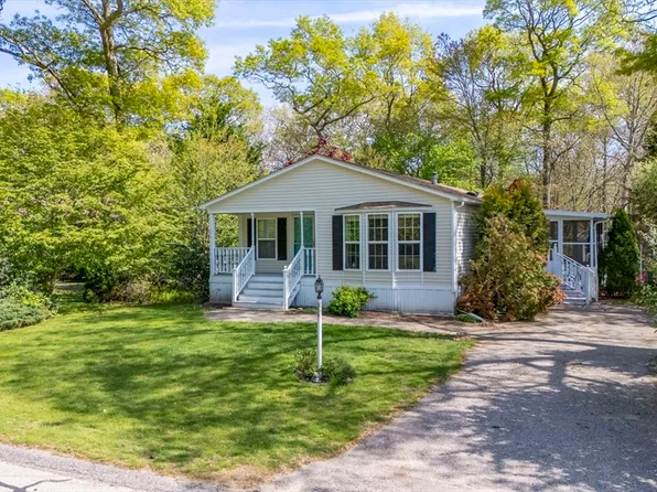 355 Leisure Dr, South Kingstown, RI 02879