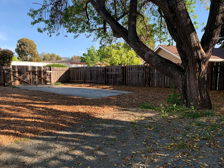 4192 Pickwick Dr — Photo 18