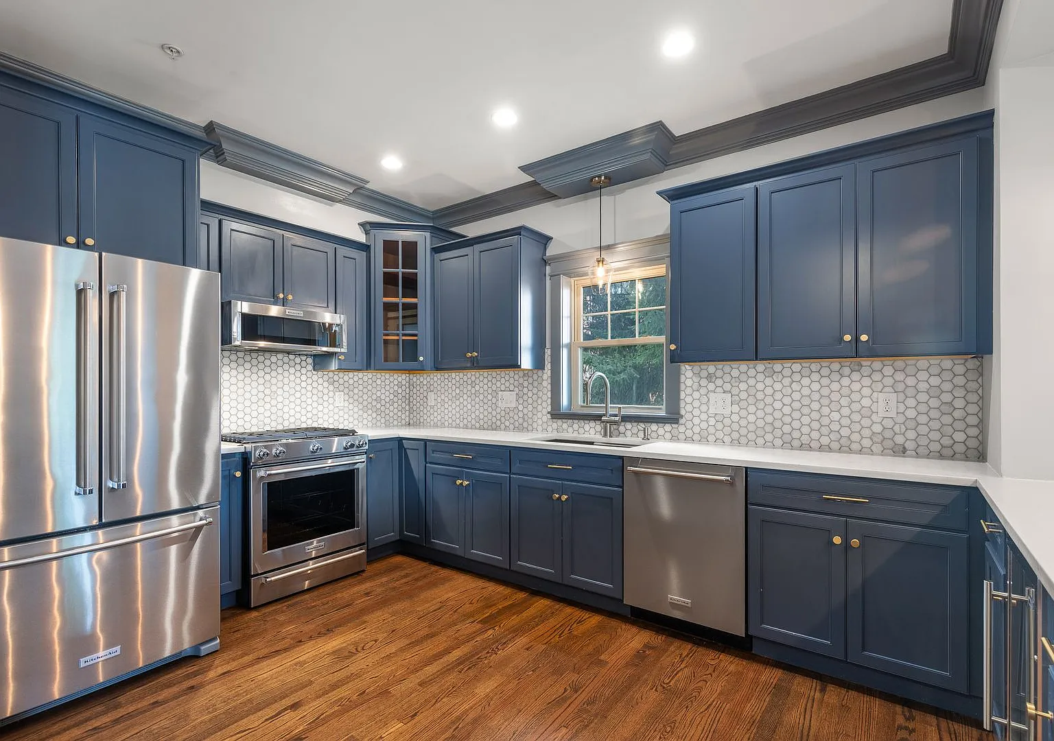 Luxury Quincy Center Townhome Rental Offering Refined Living, Premier Convenience, and Exceptiona... — Photo 4
