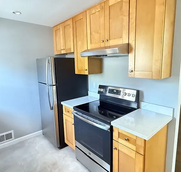 610 Ansel Rd — Photo 2