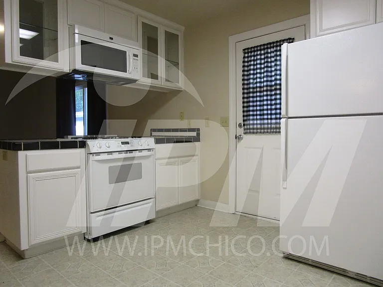 143 W 3rd Ave — Photo 5
