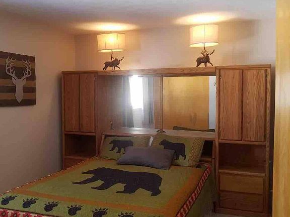 Master bedroom, Queen sized bed and closet