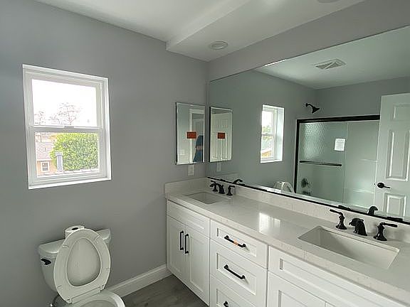 ADU Upstairs bathroom