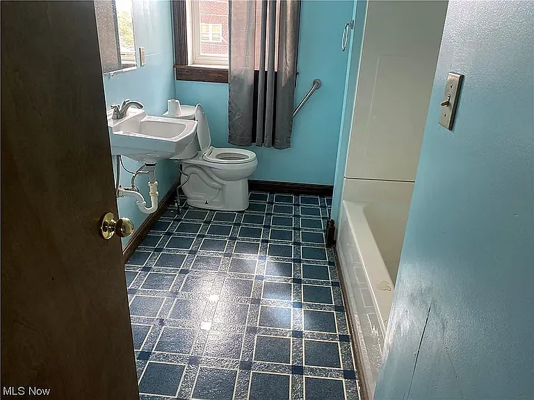 261 Lawson Ave — Photo 16
