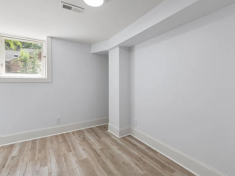 421 Heathcliff St — Photo 32