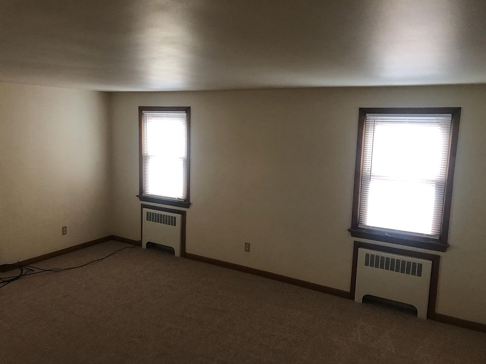 2nd image of 956 Cranbury Cross Rd #2