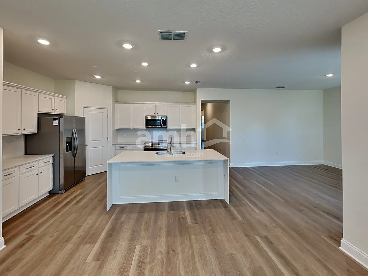 3 bed, 2.0 bath, 1700 sqft, $2,670 — Photo 3