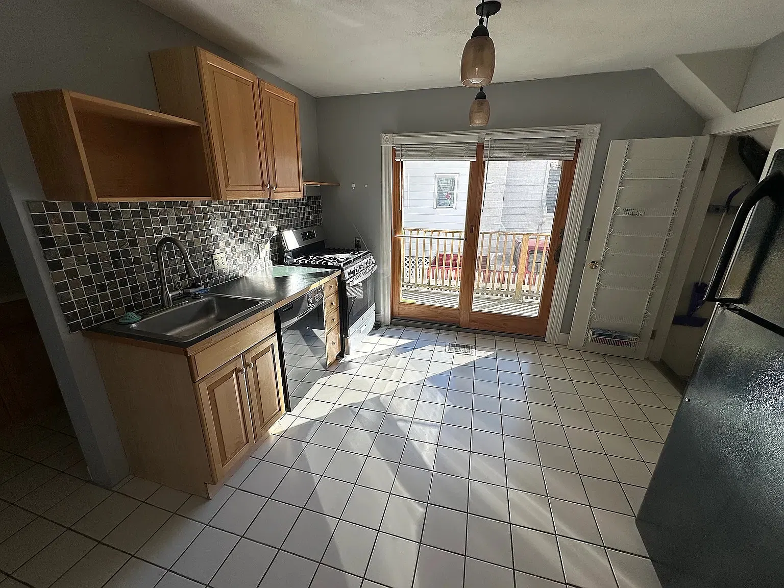 2 bed, 1.5 bath, 1004 sqft, $3,000 — Photo 3