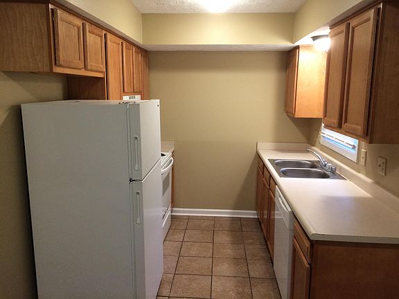 2nd image of 1637 Foxhaven Dr APT 3