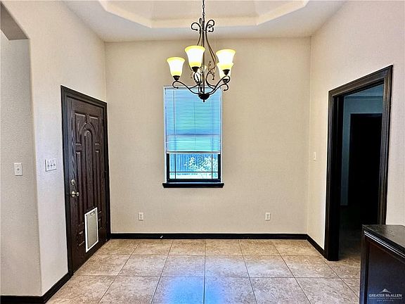 4th image of 2319 Yellow Rose Dr