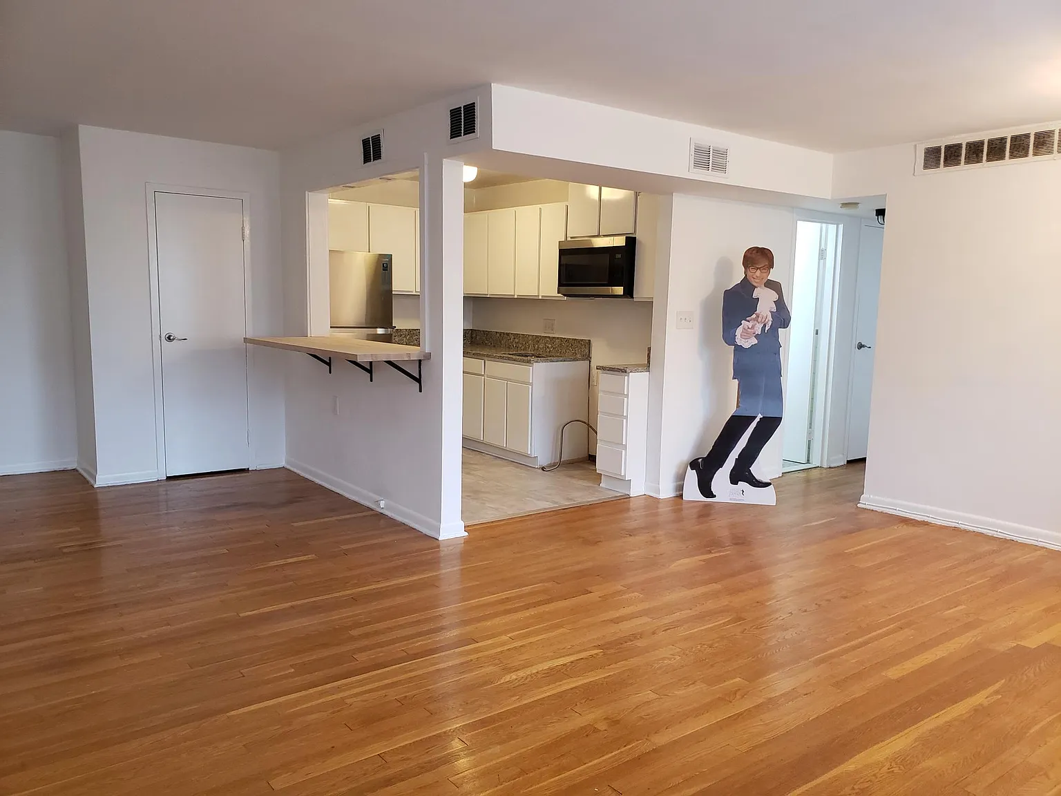2 bed, 1000 sqft, $2,600 — Photo 3