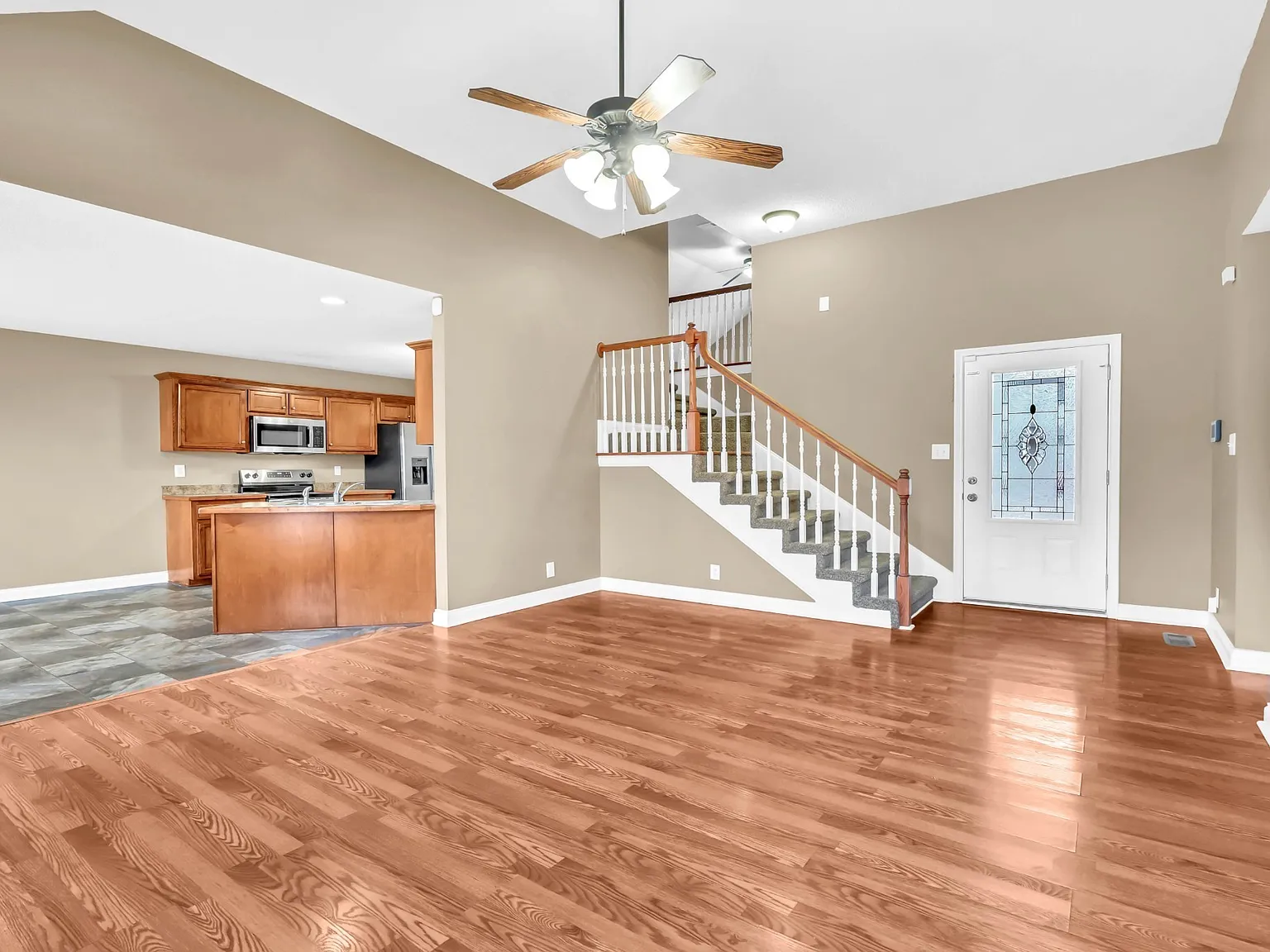 3 bed, 2.0 bath, 1742 sqft, $1,850 — Photo 2