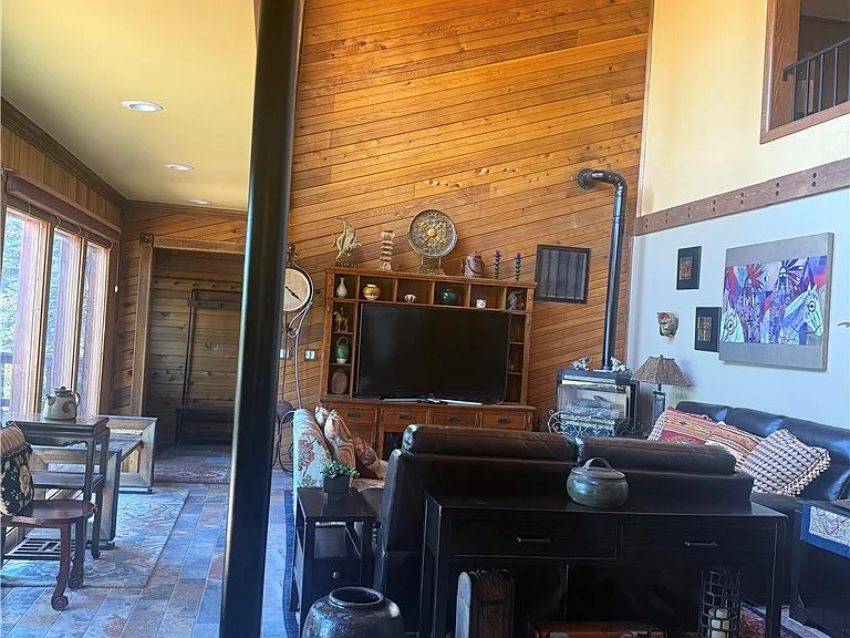 644 2nd Creek Dr — Photo 3