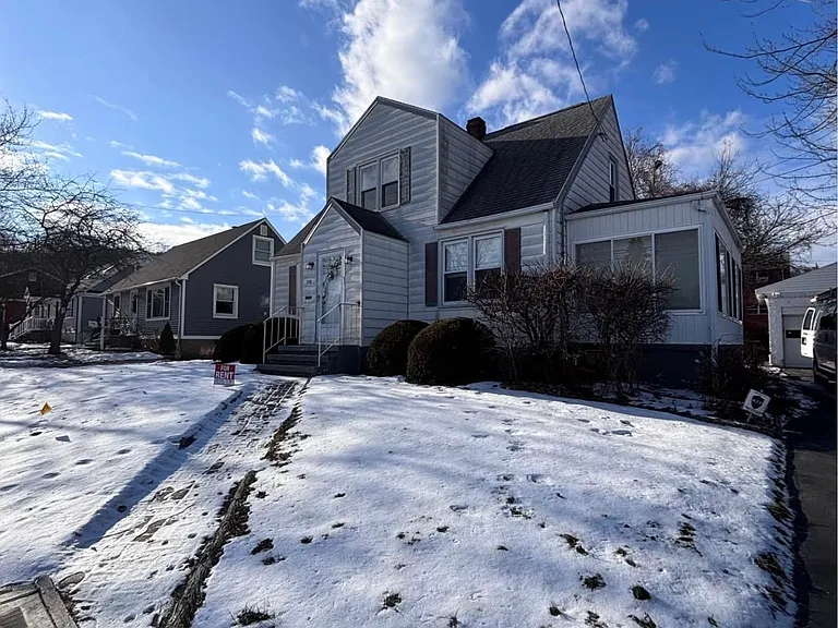 112 Harrington Ave — Photo 1