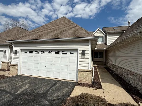 61016 Evergreen Ct, South Lyon, MI 48178