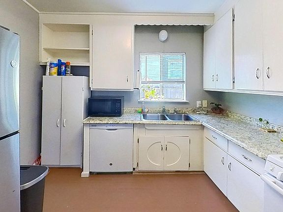 3rd image of 90 Linscheid Dr