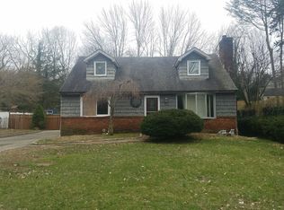 1 Briarwood Dr, Huntington, NY 11743