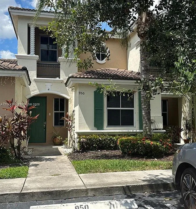 950 NE 42nd Ter