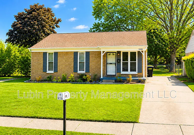 590 Blackhawk Rd — Photo 1