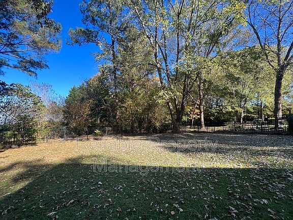 4th image of 1004 Melville Ln