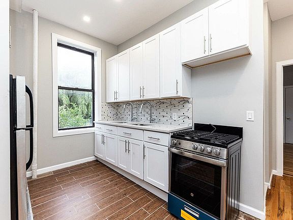 4th image of 511 Willoughby Ave APT 2