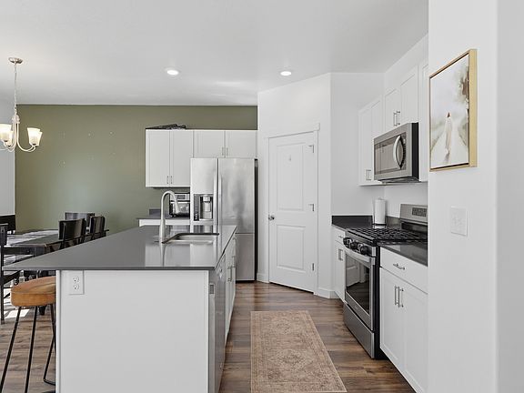 4th image of 1177 S Raintree Ln