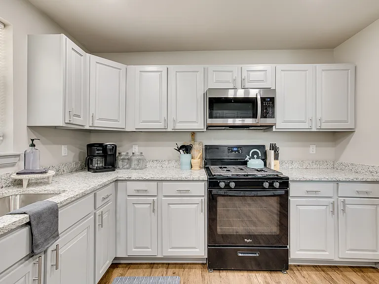 2841 Cambridge Ct — Photo 10