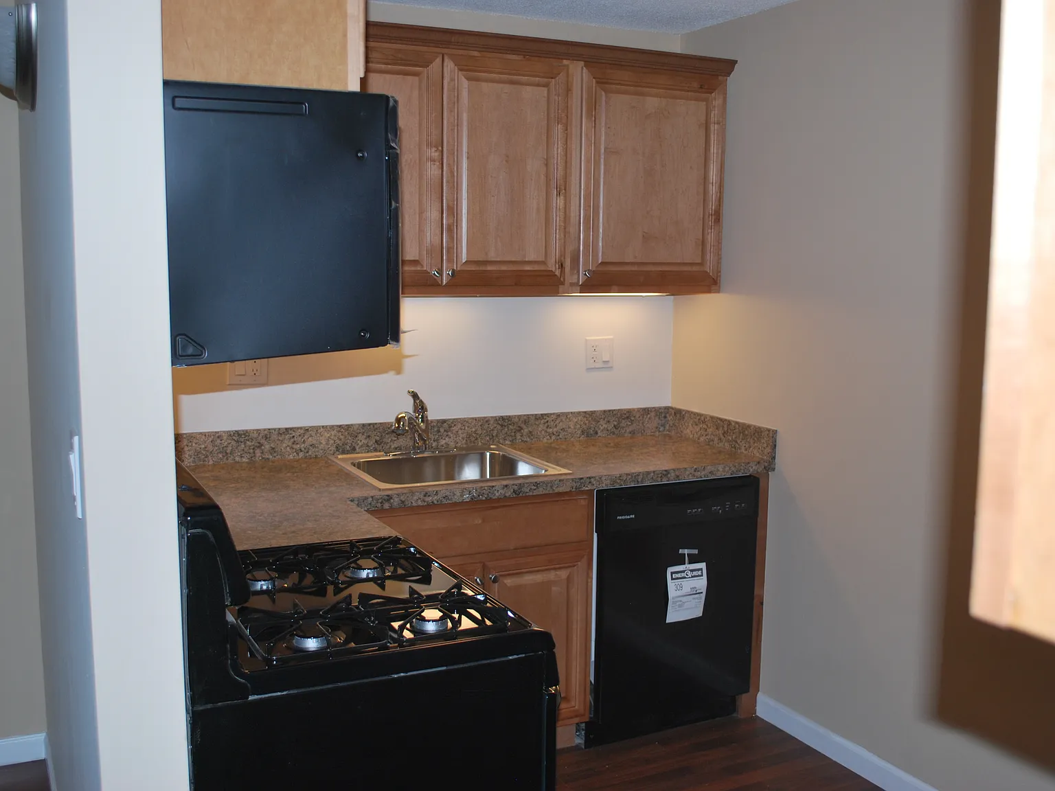 1 bed, 600 sqft, $1,850 — Photo 2