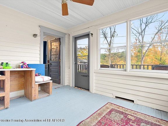 5th image of 213 W River St