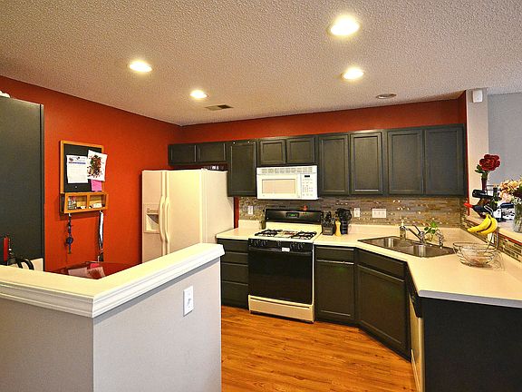 4th image of 323 Pineville Forest Dr