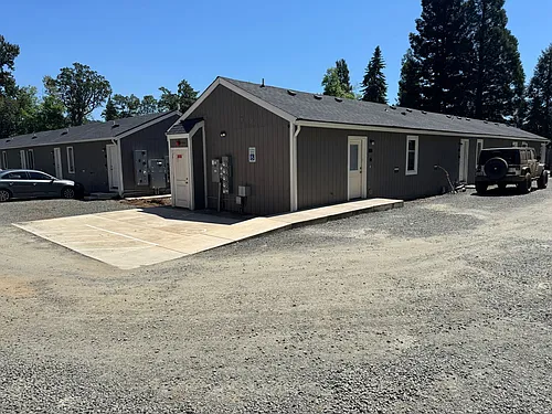 555 N. River Rd. Photo 1