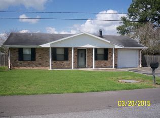 220 Twin Oaks Dr, Raceland, LA 70394
