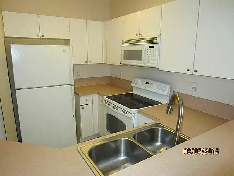 3 bed, 2.5 bath, 1464 sqft, $2,975 — Photo 4