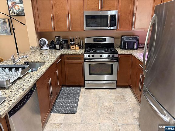 5th image of 1110 Windsor Park Ct