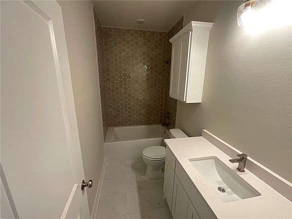 5th image of 1397 Padova Ave