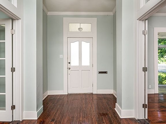 4th image of 513 Earl Garrett St
