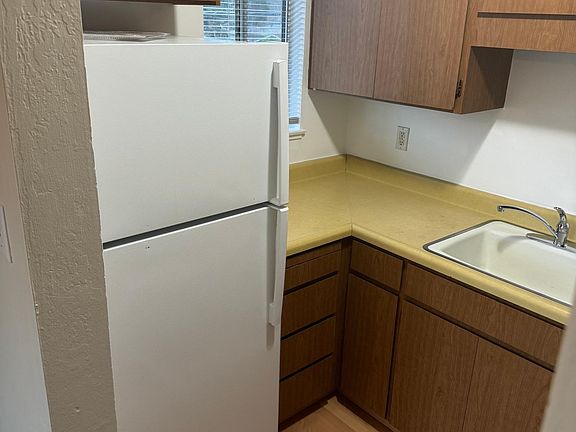 3rd image of 1101 Laguna Ave #201